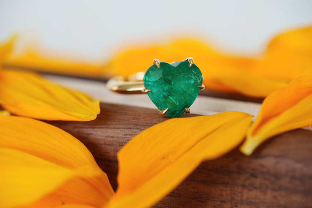 18K Gold Emerald Heart Eternal Love Ring