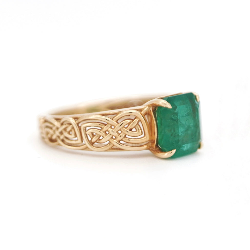 18K Gold Emerald Bonds Hollow Ring