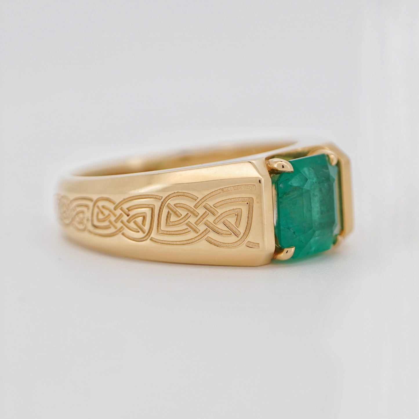 Emerald Bonds Ring