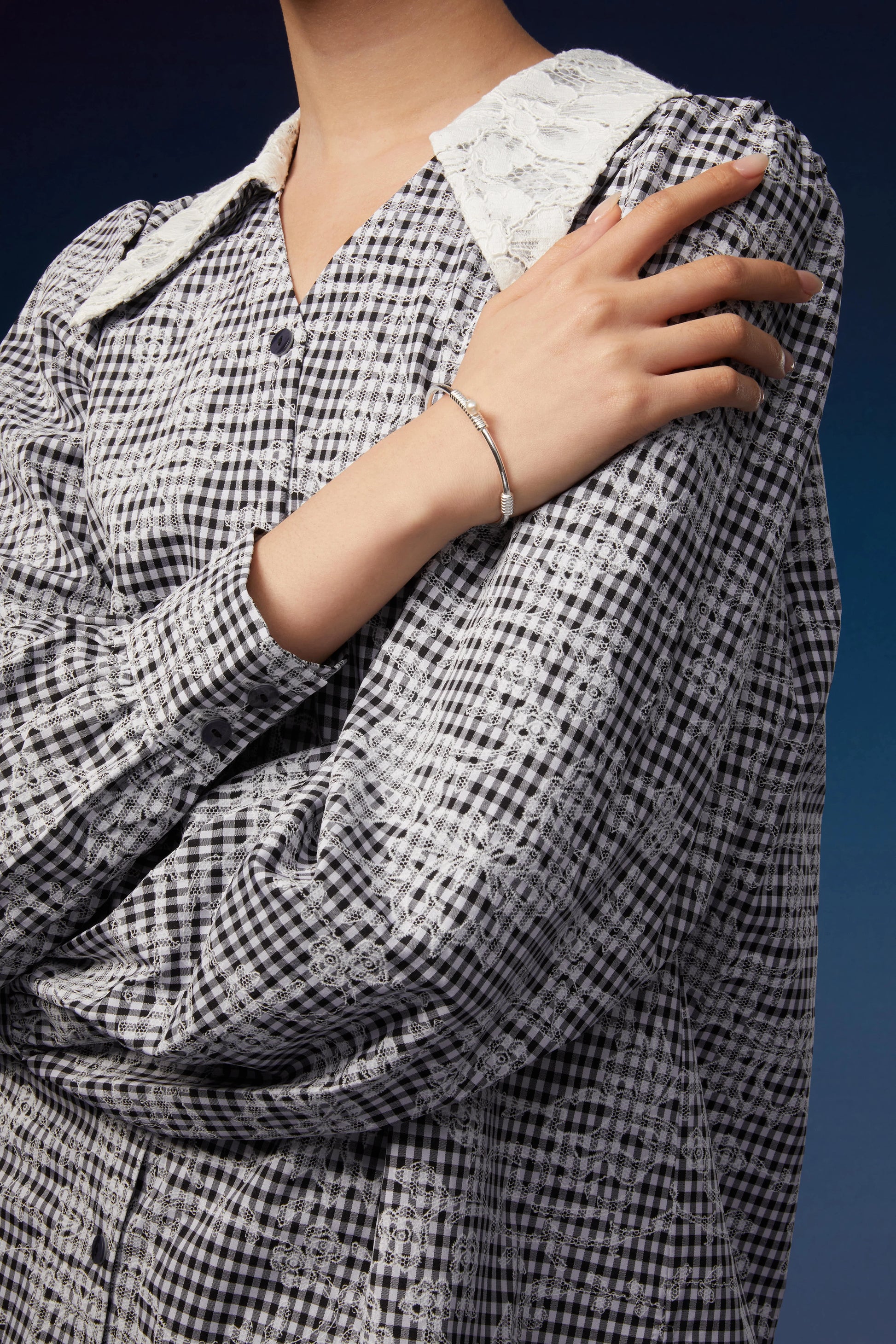 Baroque Pearl Bracelet — Sculptural Silver Accent