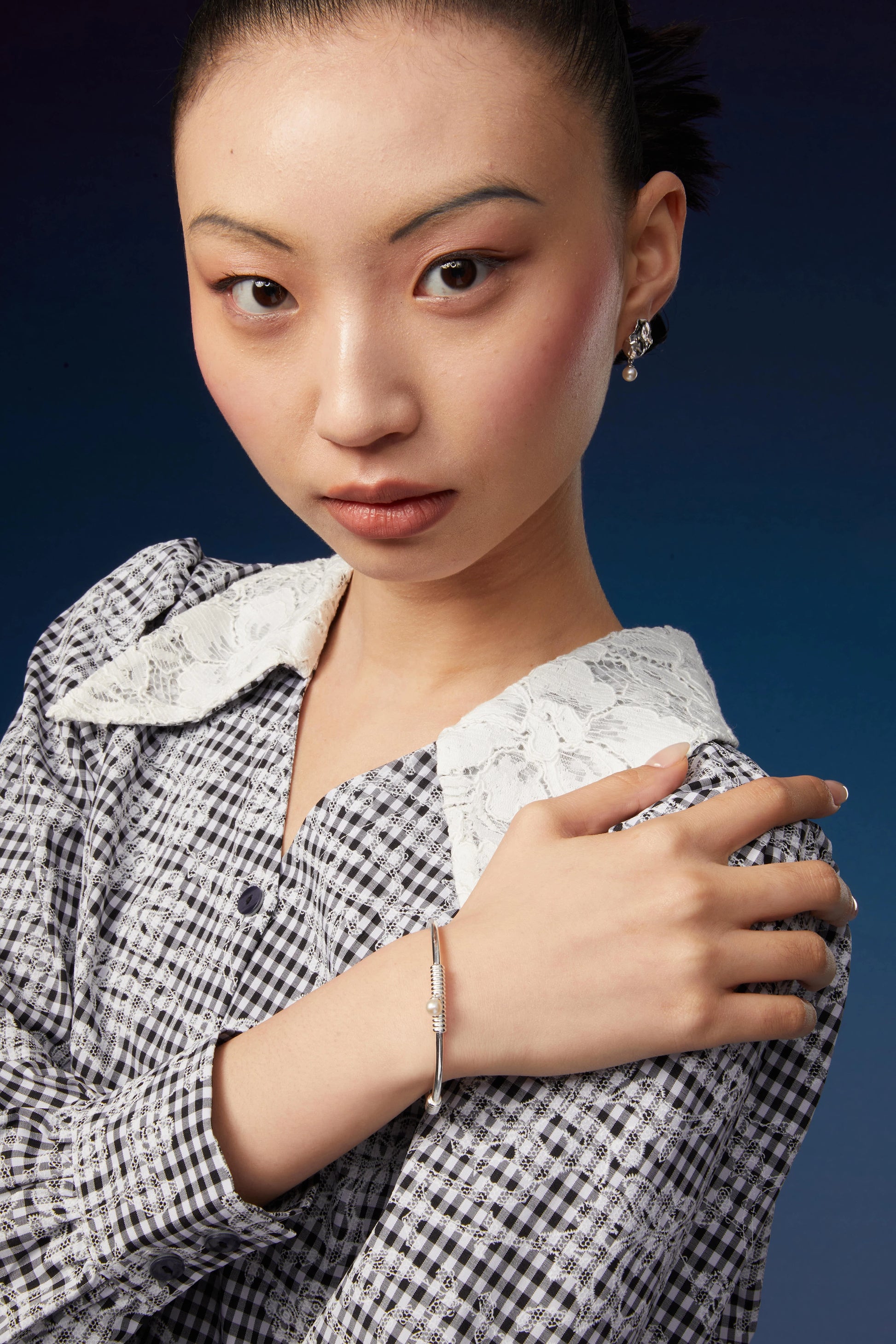 Baroque Pearl Bracelet — Sculptural Silver Accent