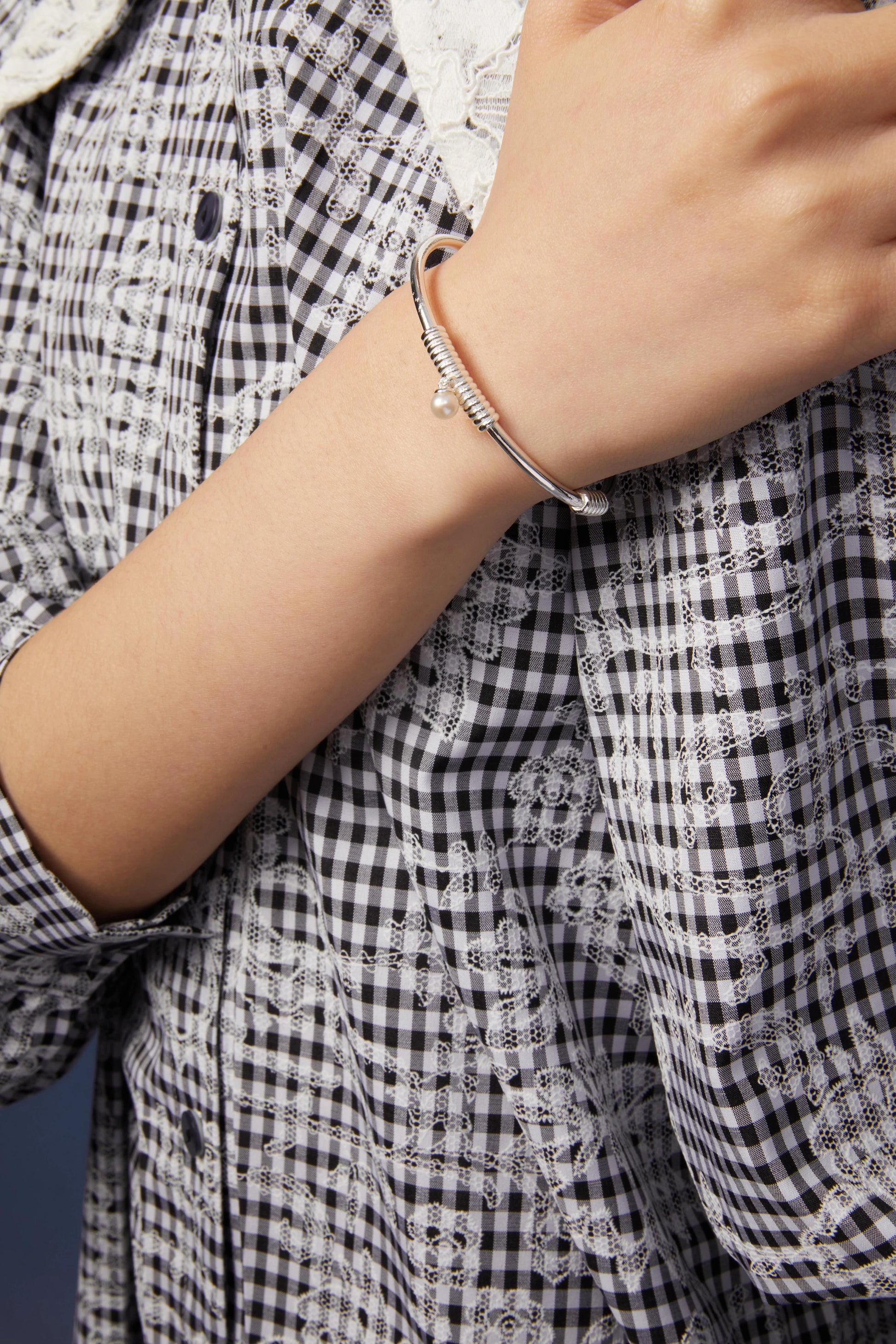 Baroque Pearl Bracelet — Sculptural Silver Accent