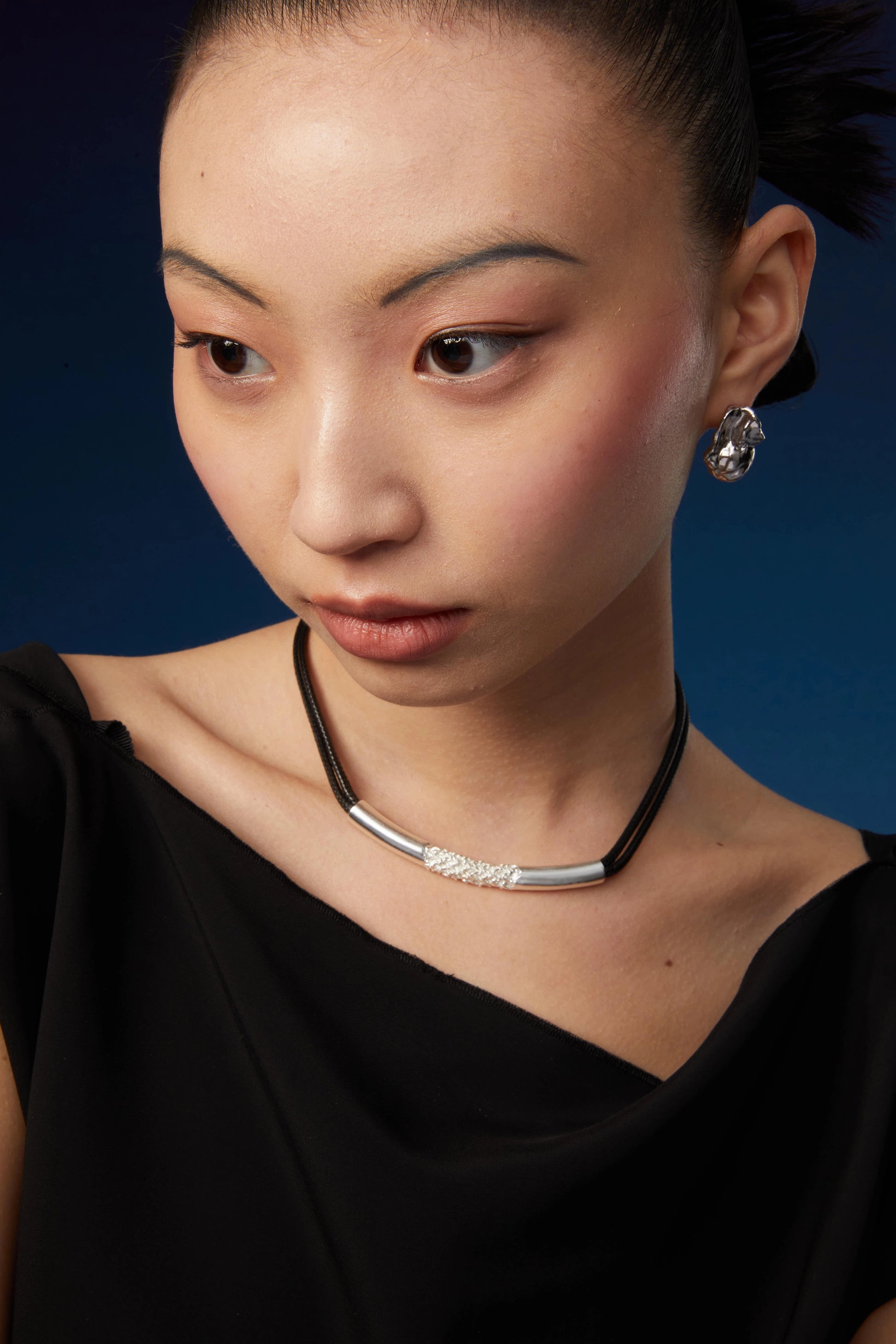 Metal Weave Tube Leather Choker