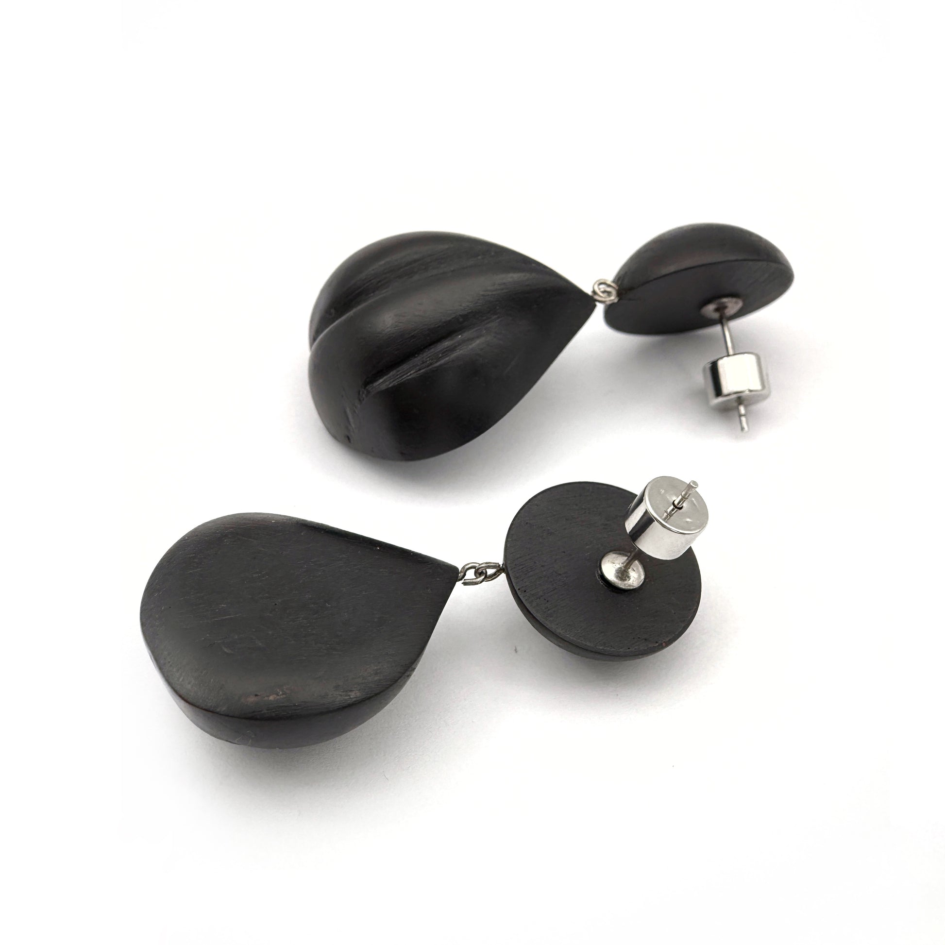 Seashell Lacquer Quasi-Maki-e Earrings