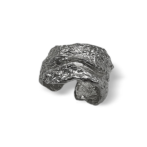 Amazon · Tree Grain Wide Band Black Silver Ring — Raw diamond on a white background