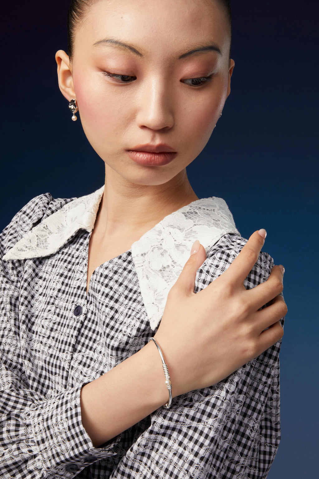 Baroque Pearl Bracelet — Sculptural Silver Accent by Luna-mi, product view 3
