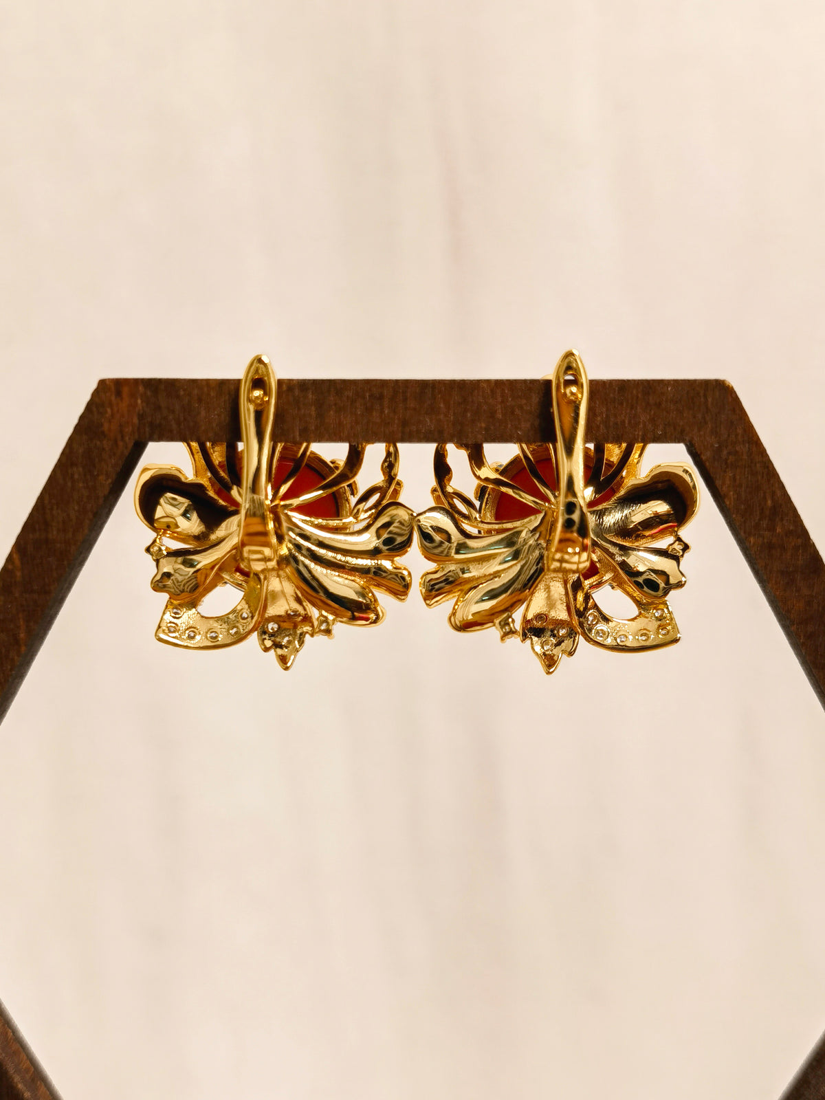 Blood Amber Flower Earrings — Cabochon blood amber earrings adorned with irregular floral elements in gold plated 925