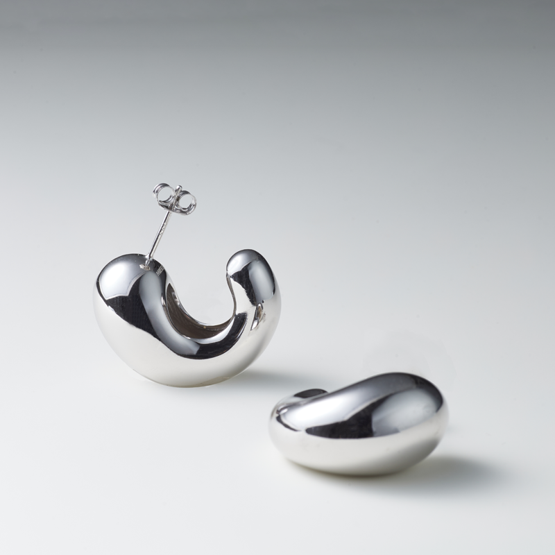 Cashew Curve Silver Earrings — MIIISELF Nature Force Cashew collection earrings combining calm elegance with modern