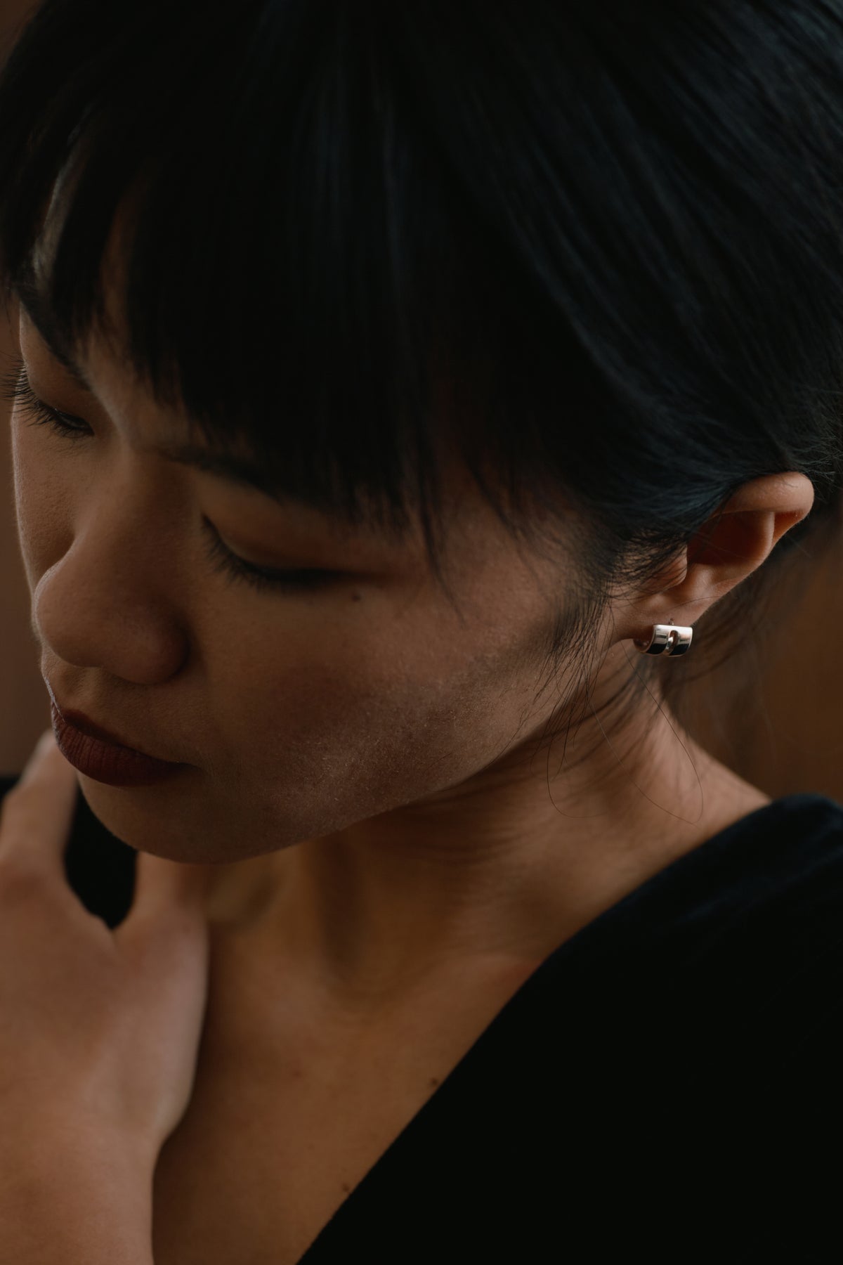 Double-Band Illusion Earrings — MIIISELF minimalist double-layer earrings featuring structural cuts and architectural volume