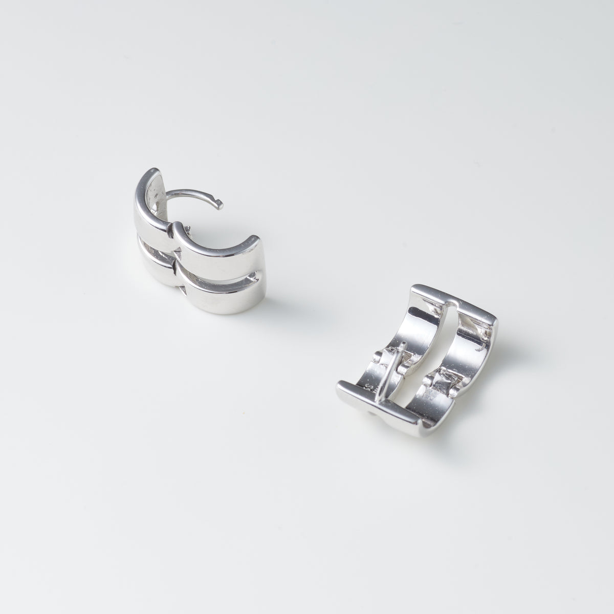 Double-Band Illusion Earrings — MIIISELF clean and minimal earrings designed with double-band illusion and thoughtful