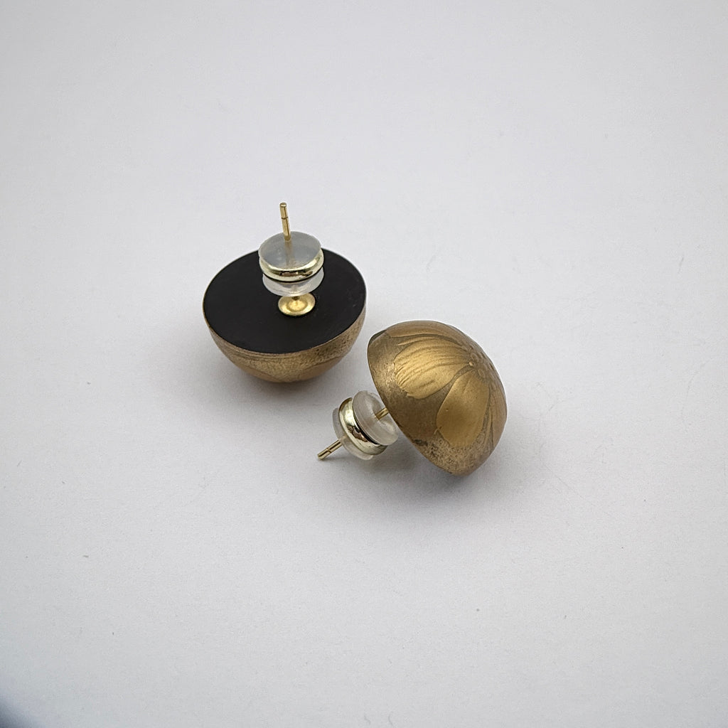 Hibiscus Quasi-Maki-e Earrings — Two decorative knobs, one black and gold, one gold and gold, on a white background.