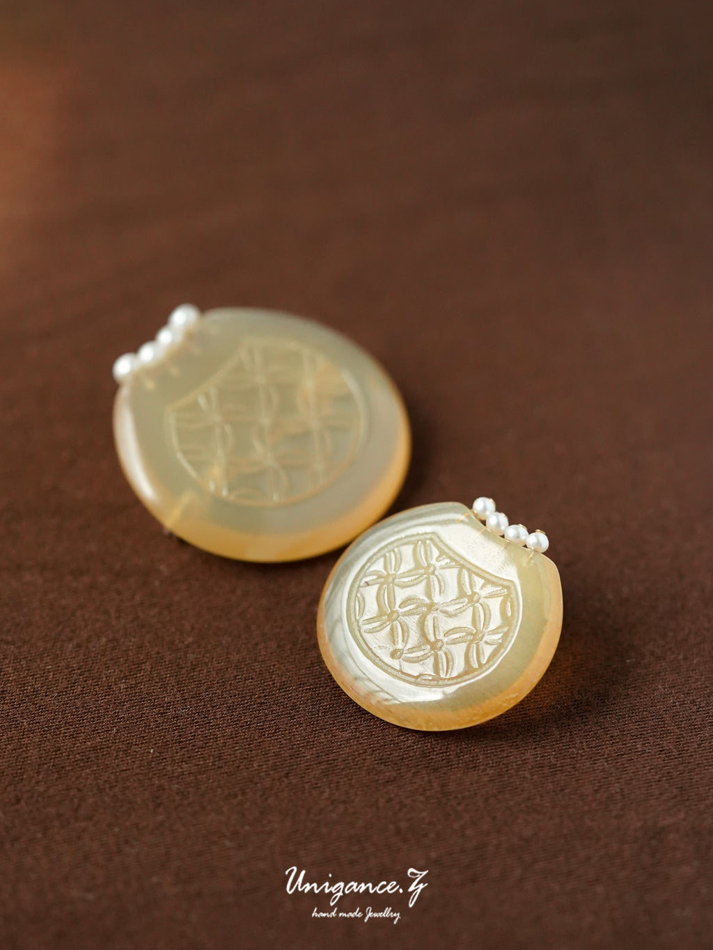 Lotus Coin Pouch Pearl Earrings by UNIGANCE.Z, product view 3