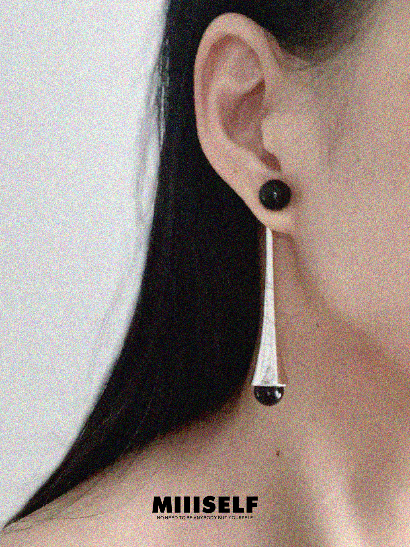 MIIISELF dual-wear earrings featuring natural black onyx inspired by the quiet fall of a water droplet.”