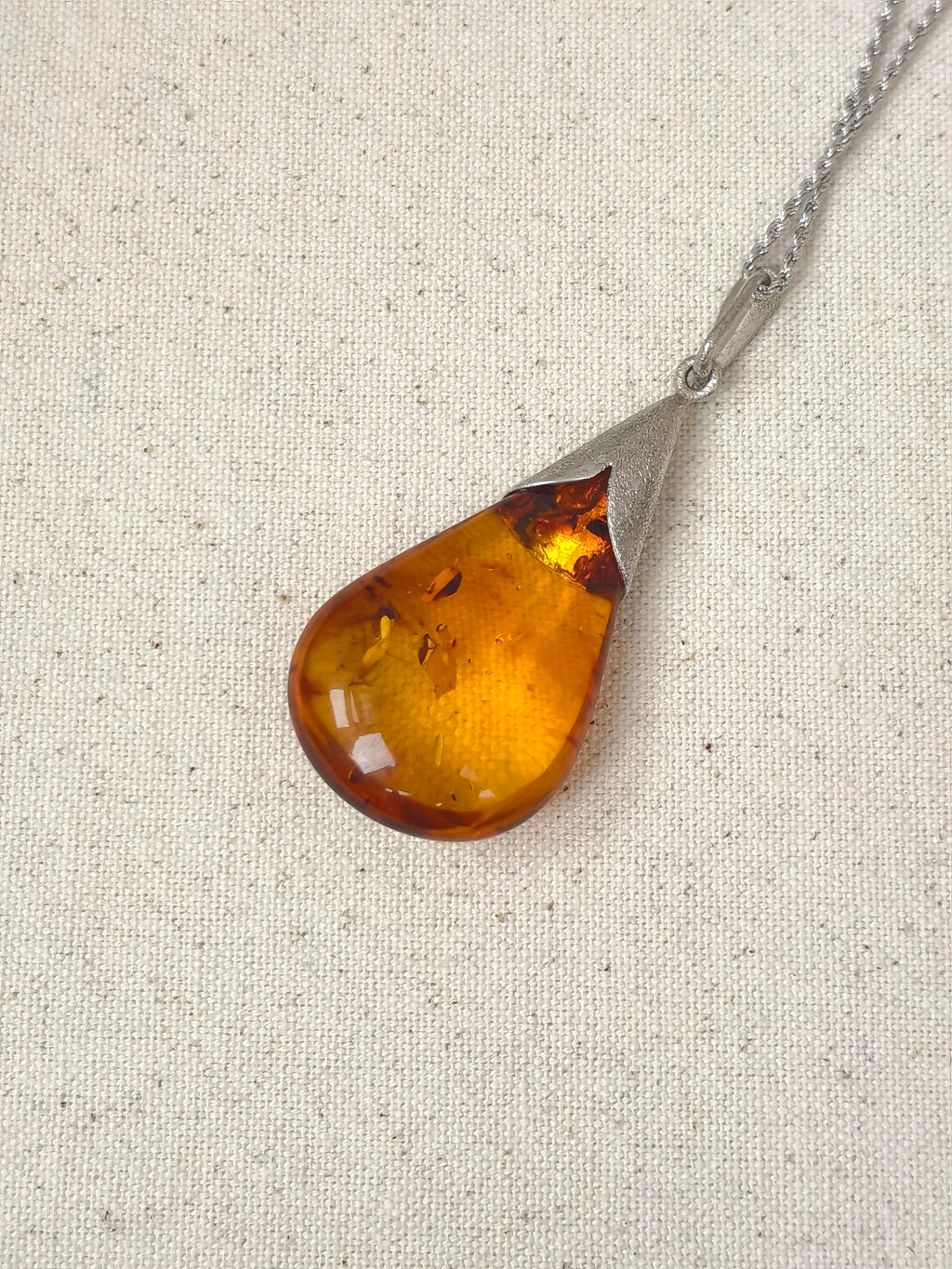 Natural Floral Amber & Matte Silver Necklace — Meicily elegant floral amber pendant necklace balancing warm amber tones with