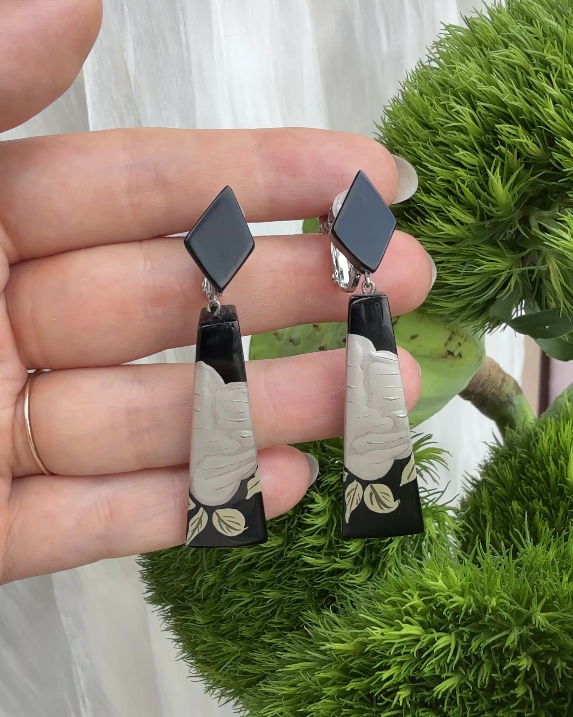Black Peony Lacquer Quasi-Maki-e Earrings