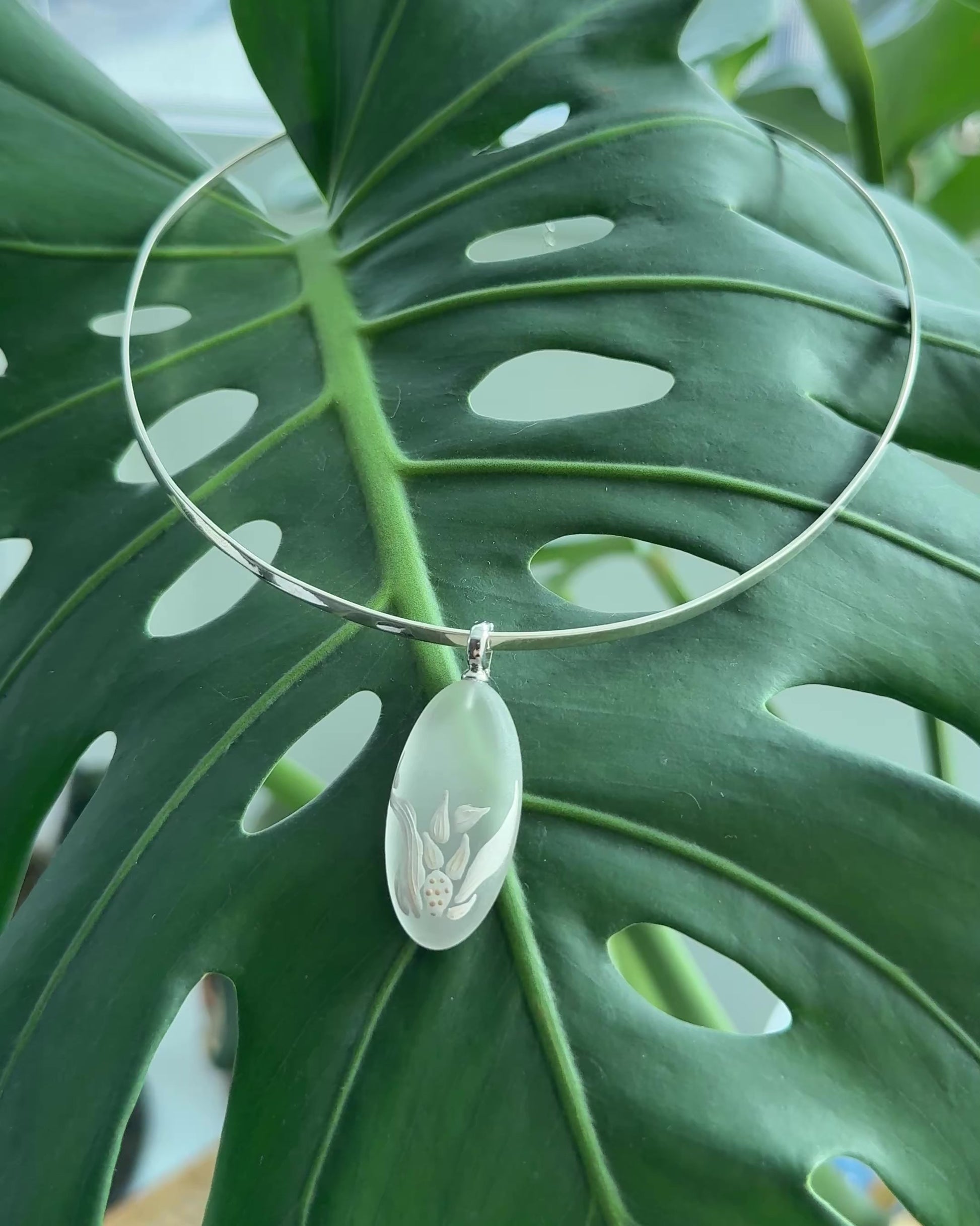 Crystal Hyacinth Lacquer Quasi-Maki-e Pendant Necklace