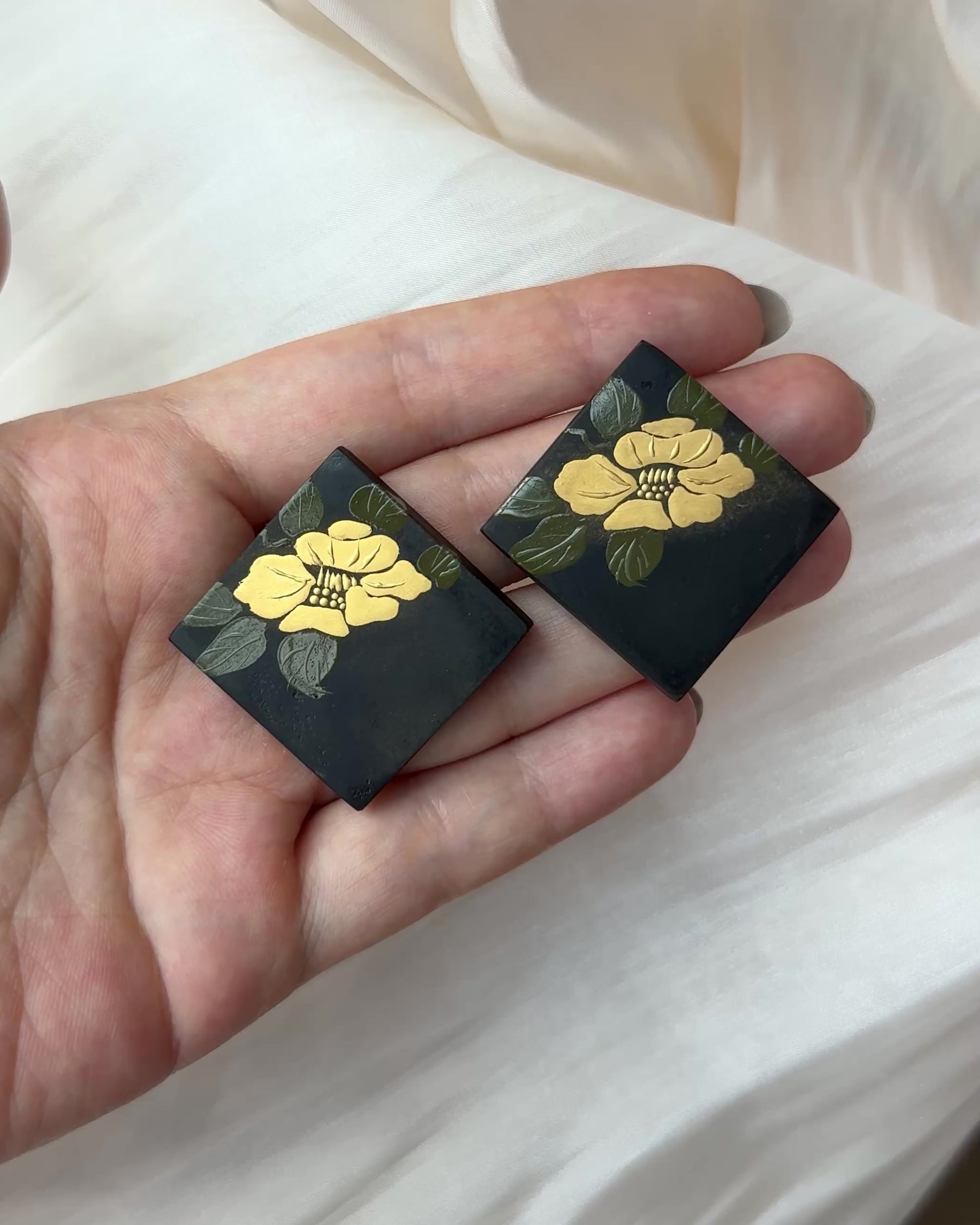 Camellia Lacquer Quasi-Maki-e Earrings