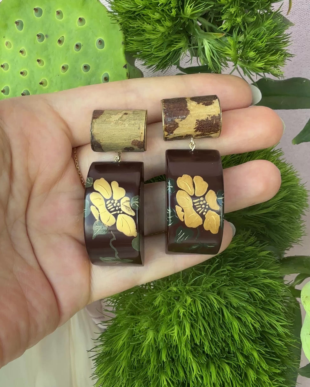 Camellia Lacquer Quasi-Maki-e Earrings