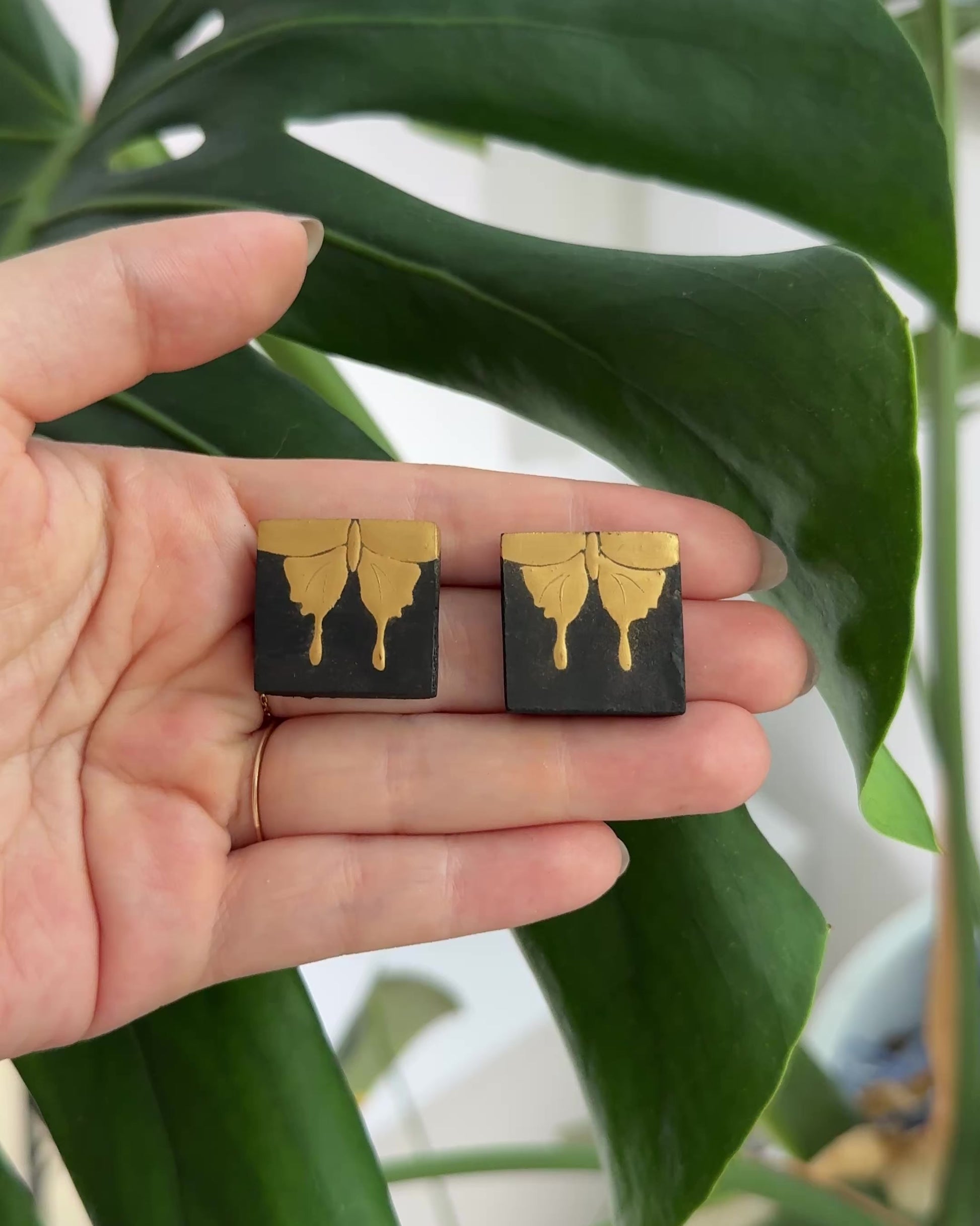 Secret Flower Lacquer Quasi-Maki-e Earrings