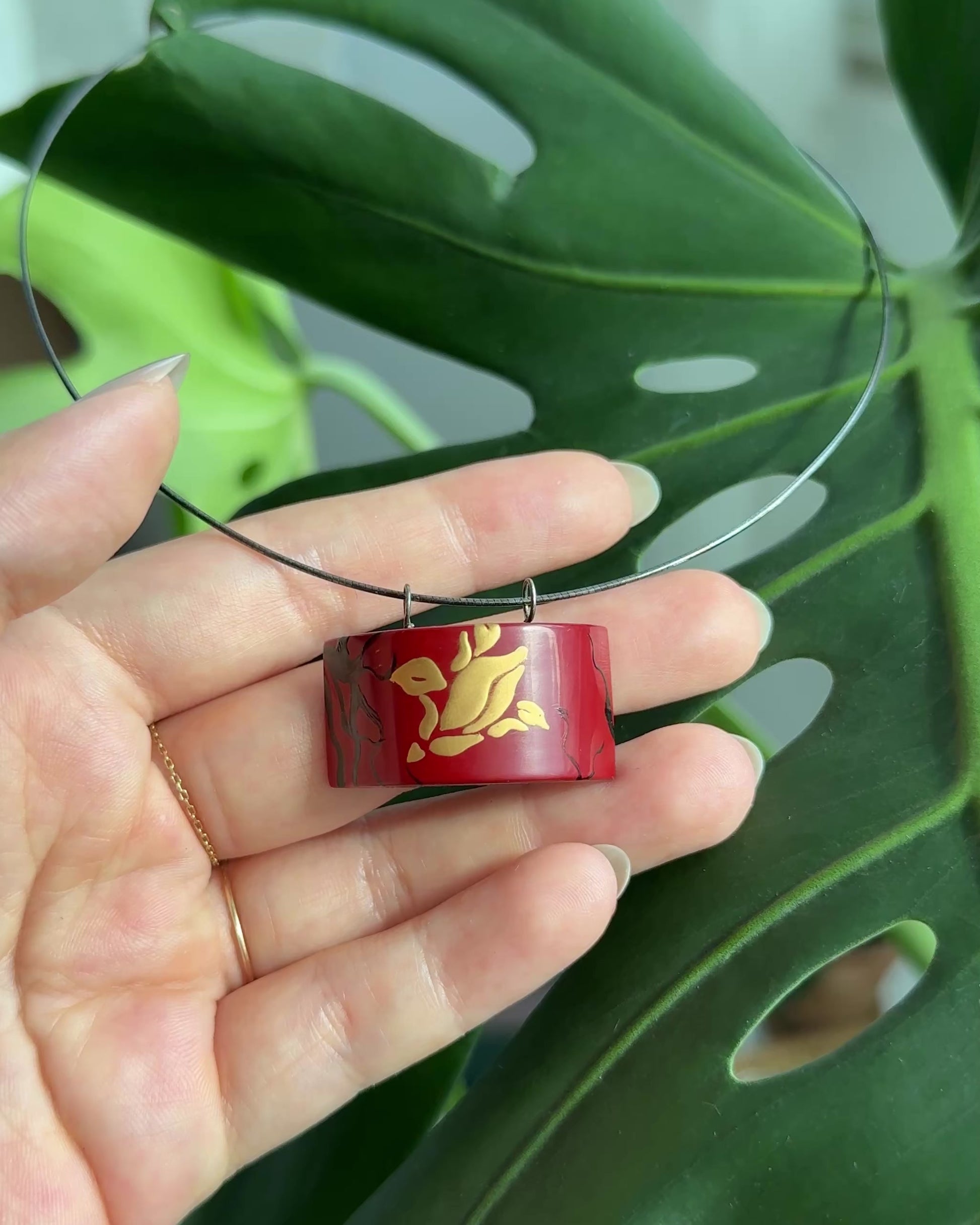 Tranquil Magnolia Lacquer Quasi-Maki-e Necklace