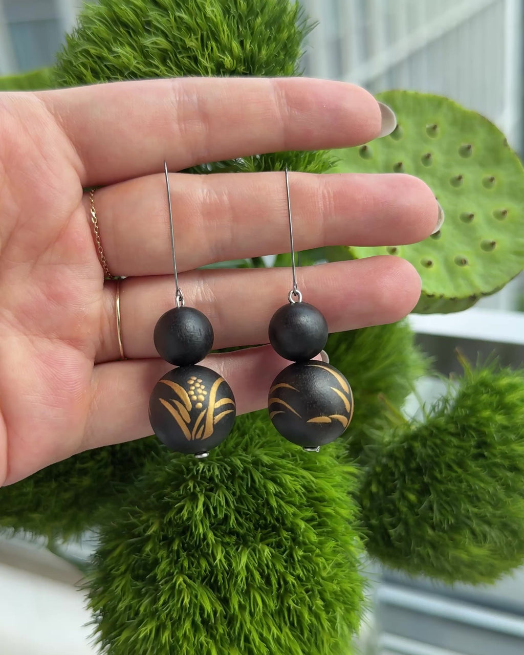 Acorus Grass Lacquer Quasi-Maki-e Earrings
