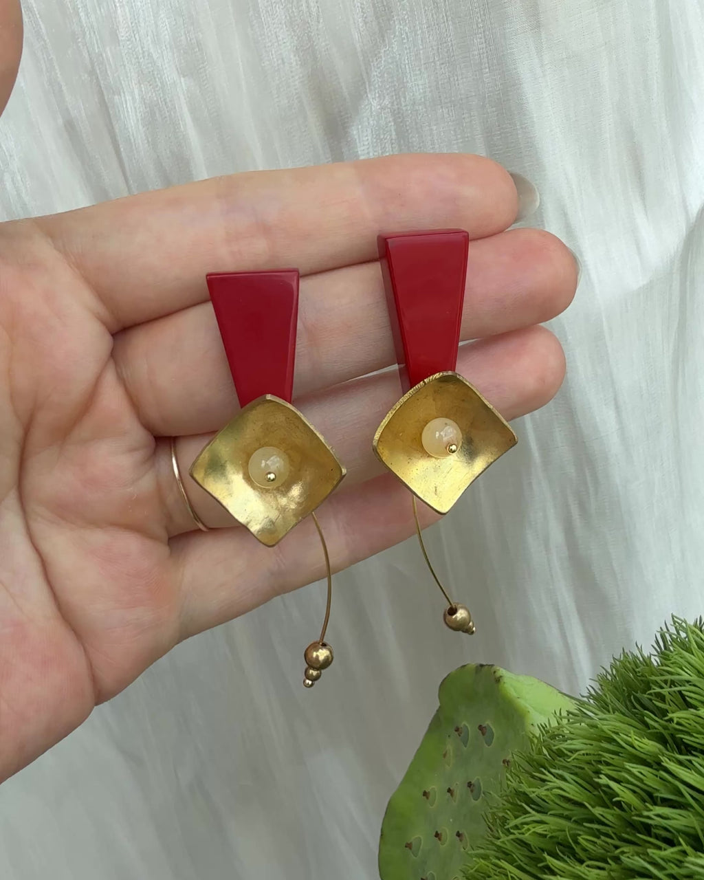 Red Hibiscus Lacquer Quasi-Maki-e Earrings