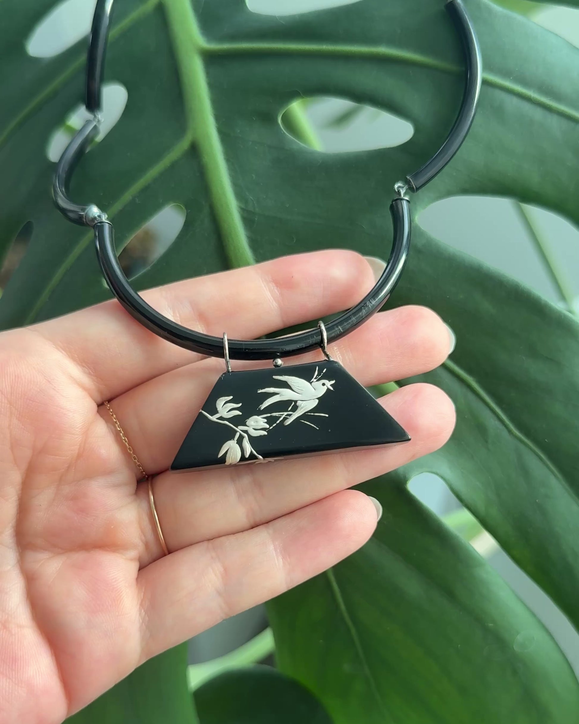 Snow Sparrow Lacquer Quasi-Maki-e Necklace