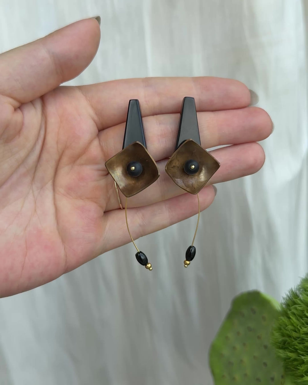 Black Hibiscus Lacquer Quasi-Maki-e Earrings