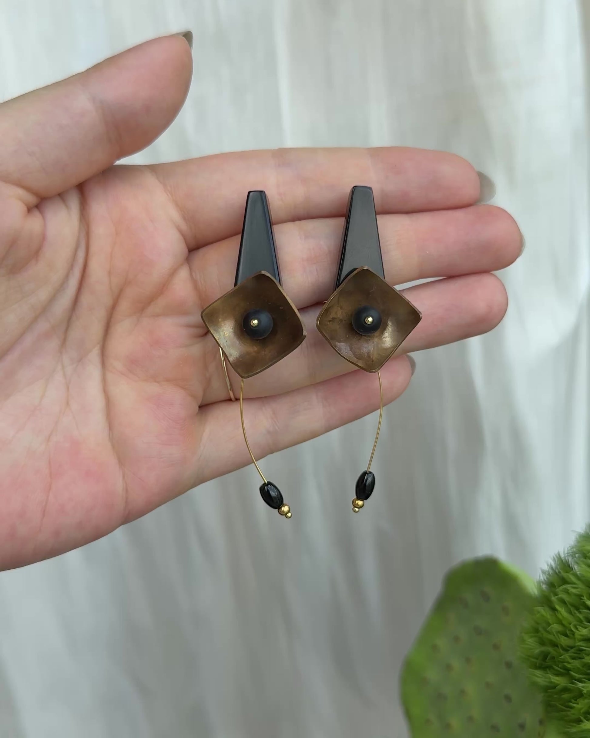 Black Hibiscus Lacquer Quasi-Maki-e Earrings