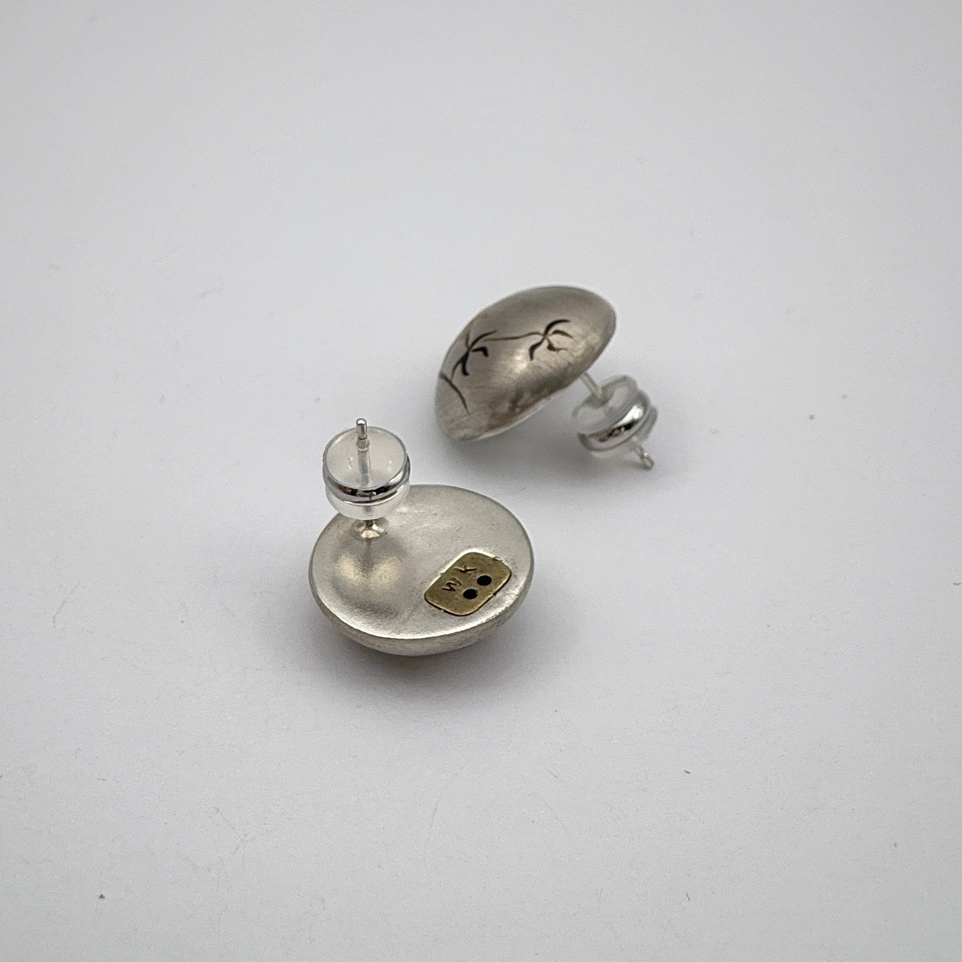Silver Orchid Lacquer Quasi-Maki-e Stud Earrings — handcrafted silver lacquer earrings using traditional Chinese Da Qi