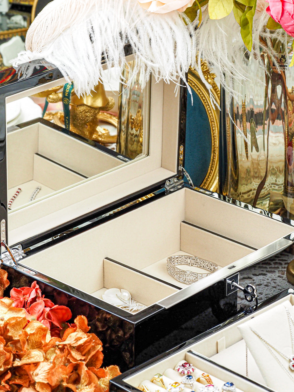 The Woman in Gold · Piano Lacquer Double Layer Jewelry Box — Meicily handmade Hong Kong jewelry box featuring two storage
